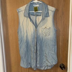 NWT June & Ivy Sleeveless Denim Button-Up Shirt with Lace Pocket